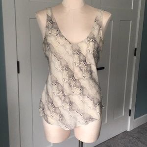 Aritzia, Babaton Silk tank